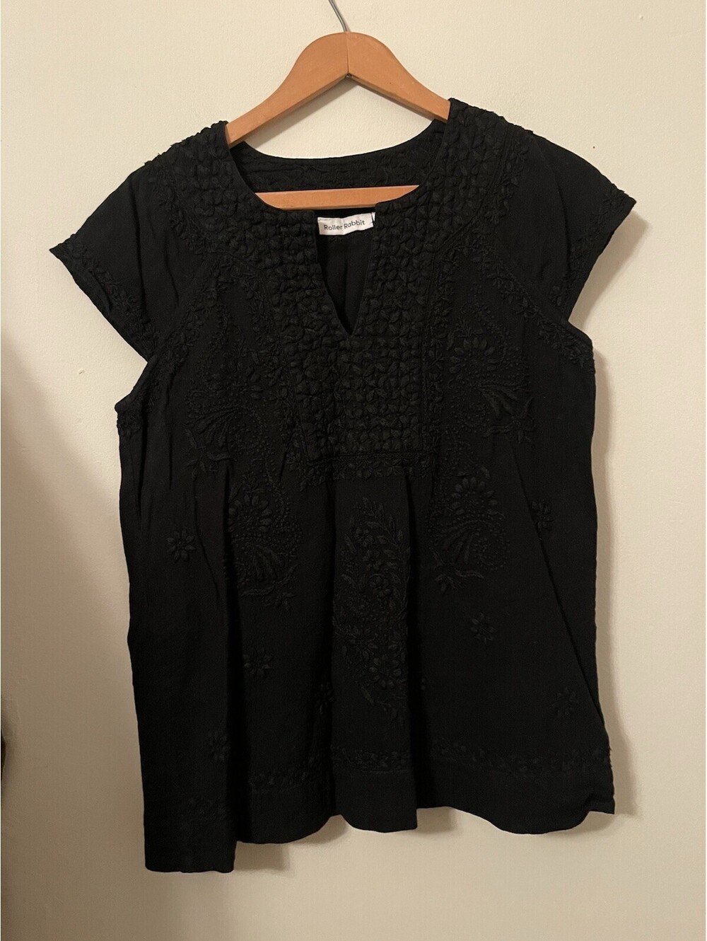 Roller Rabbit Black Faith Embroidered Top Split Neck Short Sleeve Small S Cotton
